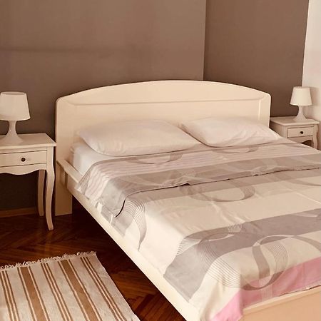 Apartment Center Nikšić Buitenkant foto