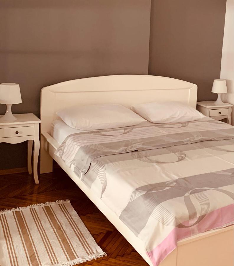Apartment Center Nikšić Buitenkant foto
