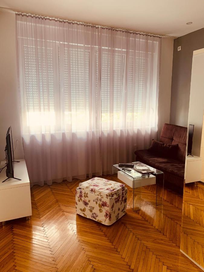 Apartment Center Nikšić Buitenkant foto