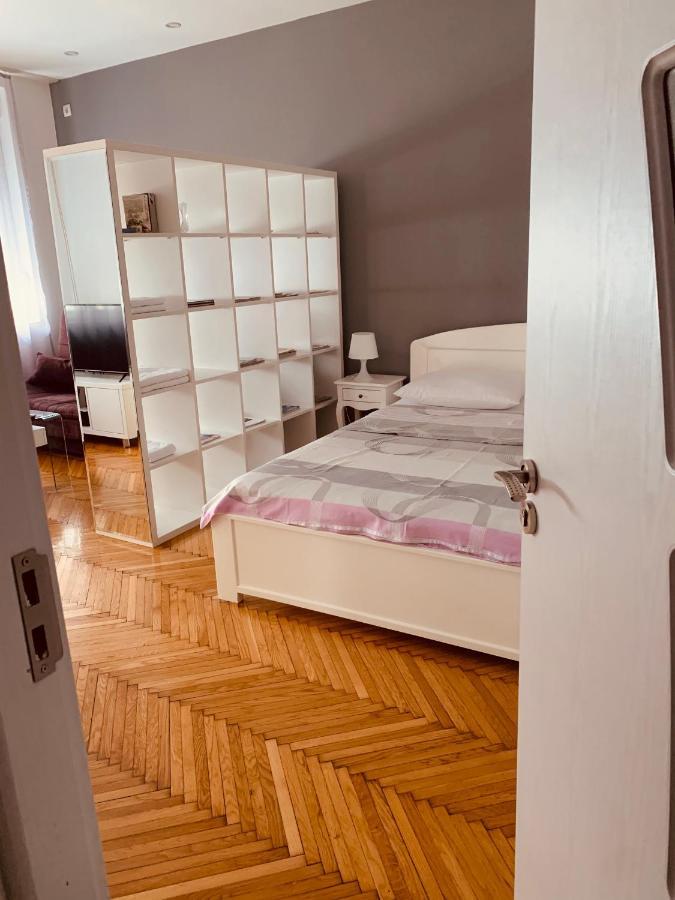 Apartment Center Nikšić Buitenkant foto